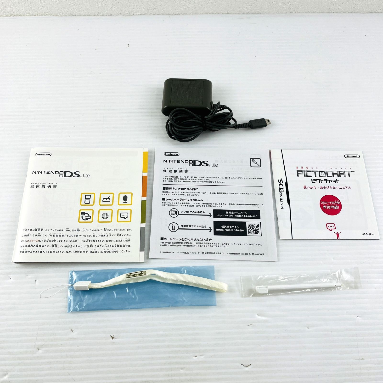 動作OK】 NINTENDO DS Lite ライト 本体 セット クリスタル ホワイト 動作OK】 NINTENDO DS Lite ライト 本体 セット クリスタル ホワイト