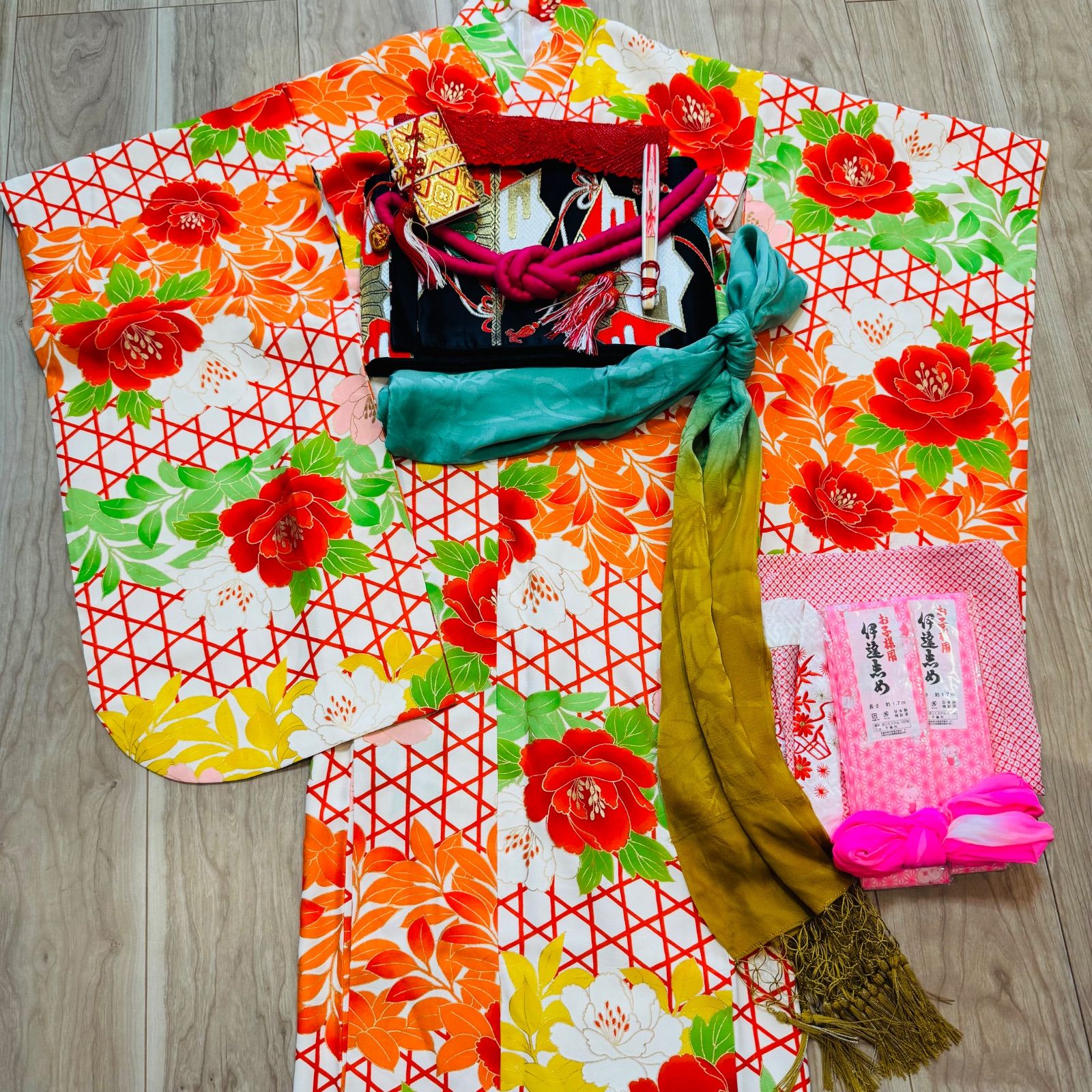 T 　超美品　七五三　7歳　フルセット　女の子　子供　絹　着物　赤　ヴィンテージ T 超美品 七五三 7歳 フルセット 女の子 子供 絹 着物 赤 ヴィンテージ