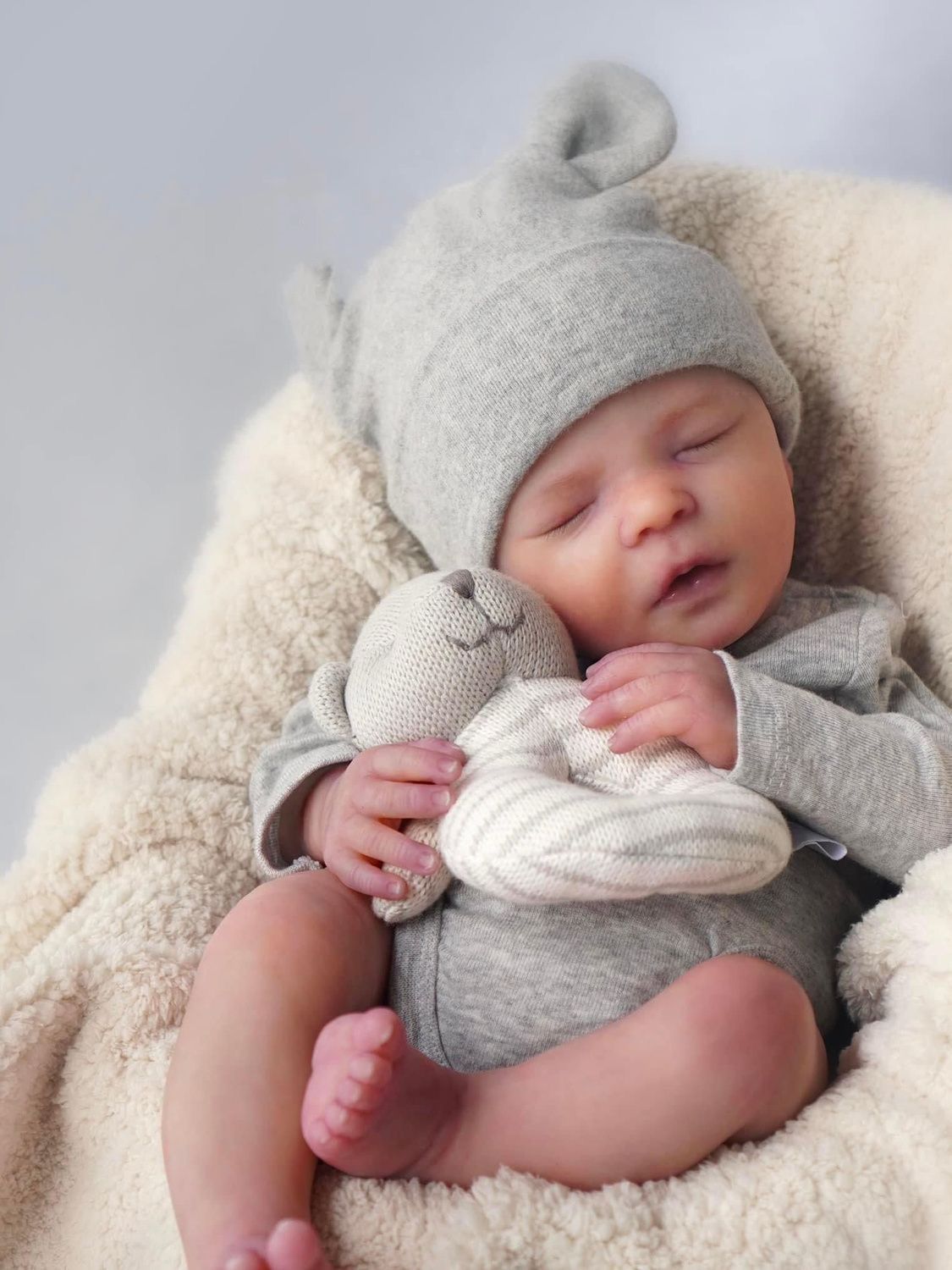 人形 赤ちゃん 人形 Reborn Doll 40cm 赤ちゃんリボーンドールデビュー フルシリコンドール ビニールリアル シリコンリボーンベビードールベビードール 赤ちゃん人形女の子プリンセス服手作りのクリスマスの誕生日プレゼント 最高な贈り物でしょう r3