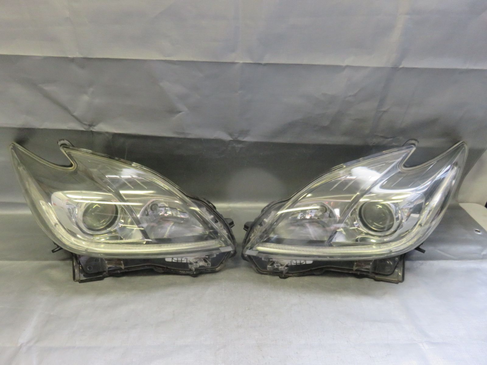 STD5956|点灯OK トヨタ プリウス ZVW30 ZVW35 後期 純正 HID ヘッドライト ヘッドランプ|左右セット