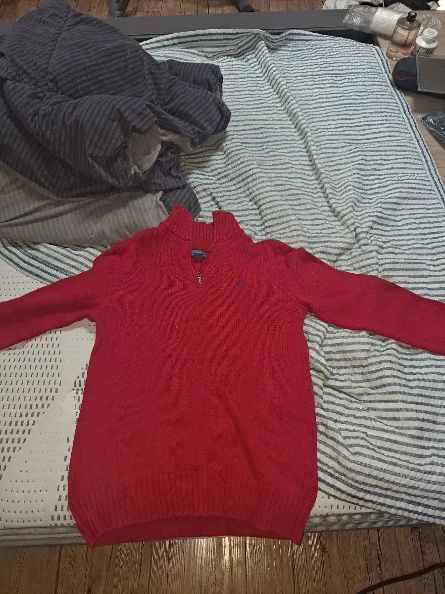 ポロニットのジップアップを安く売っています