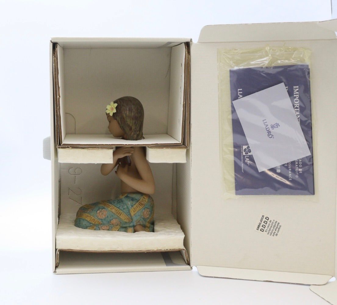 リヤドロ LLADRO アイランドビューティー NO.2383 フィギュリン