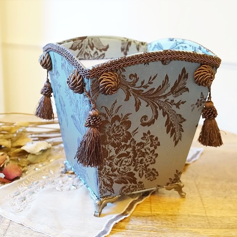 マニーローズの陶器ノブ使用 ホワイト木製スタンド型ごみ箱 カッティングローズ マニーローズの陶器ノブ使用 ホワイト木製スタンド型ごみ箱