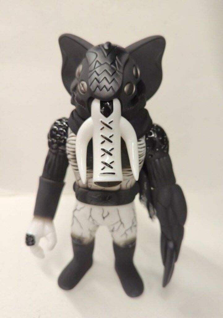 NEO ONE/REALHEAD エレマックス 白成型/黒塗装/黒マフラー