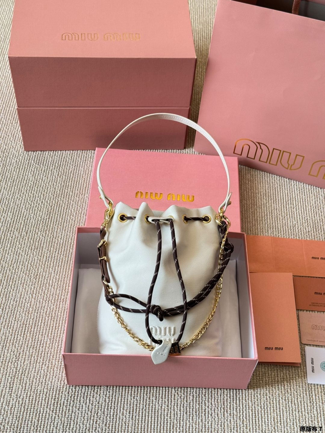 今日特価】Miu Miu 最新キャンバス小バケットバッグ（Miu Miu