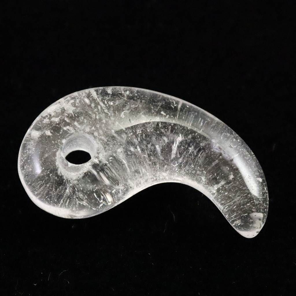 水晶　・ヒマラヤ　チベット仏像 ・秘宝逸品 ・家宝 ・ご利益 ・送料無料 チベット カイラス産 ヒマラヤ 水晶 勾玉 4.26g 【榎本通商98963