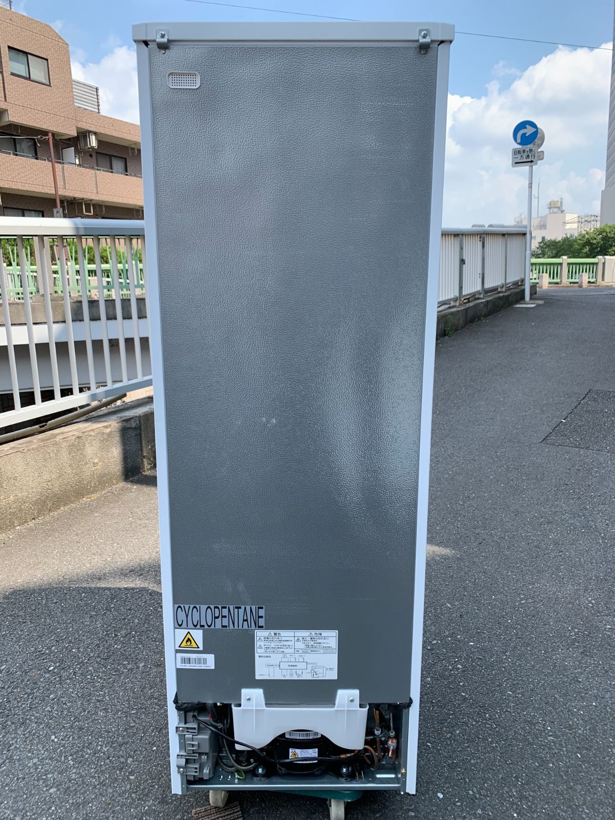 冷蔵庫 ヤマダ YRZ-F17J 2023年製（604）⚠️【配送エリア限定・自社 