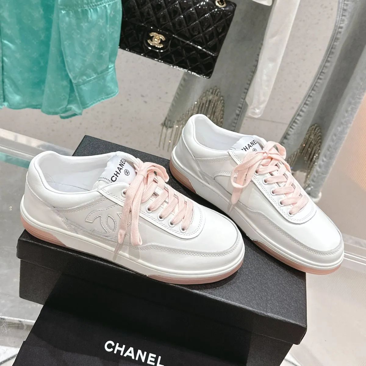 Chanel シャネル スニーカー 37 - メルカリ