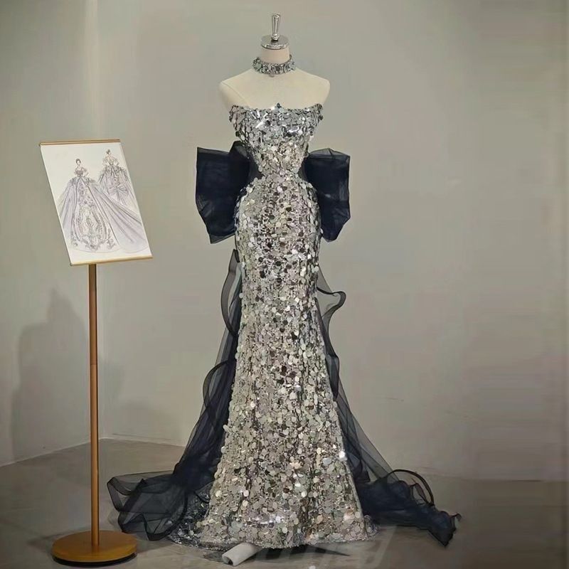 送料無料 ウェディングドレス レディース キラキラ シルバー 2025 ストラップレス マーメイド ウエディングドレス 披露宴 パーティードレス