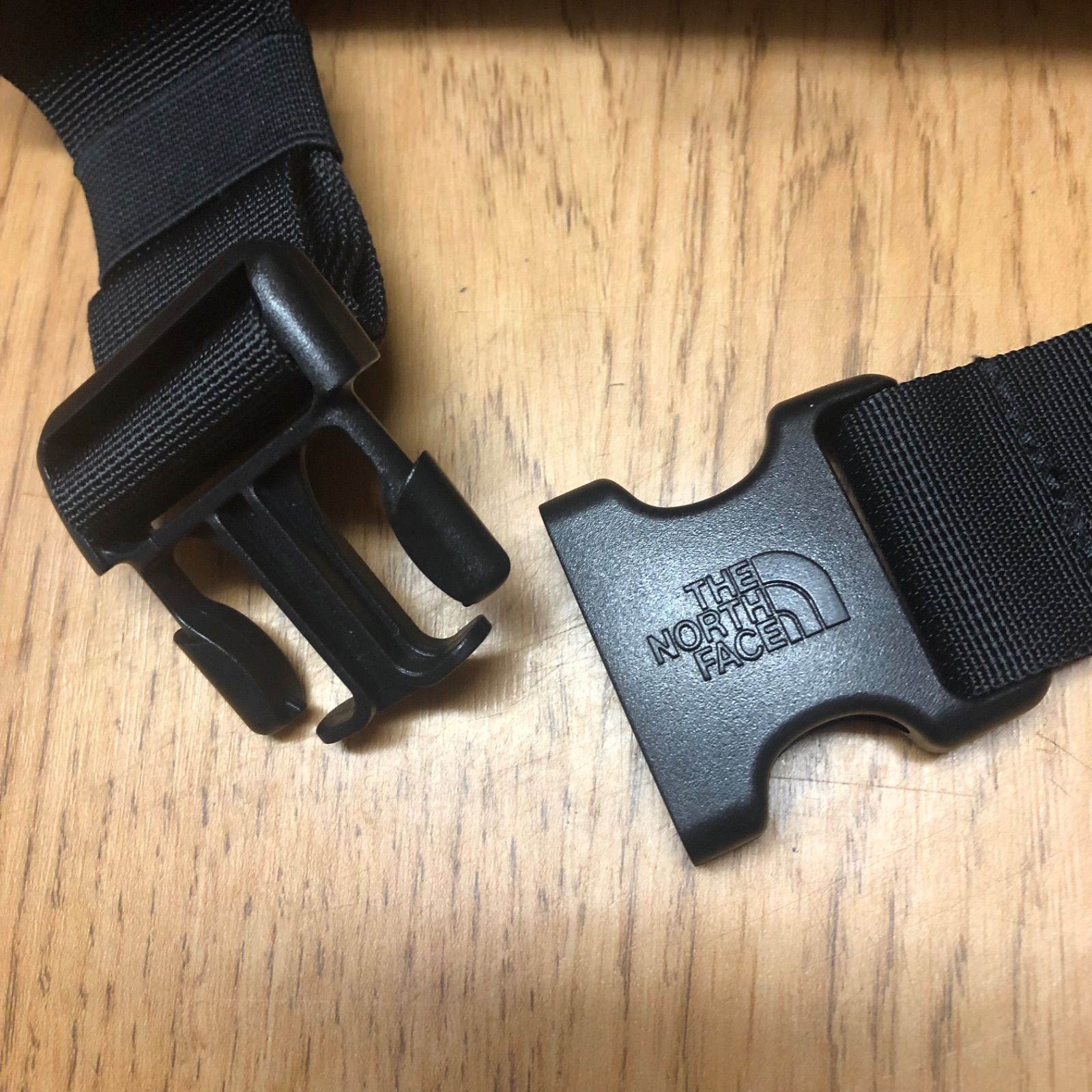 未使用 THE NORTH FACE ノースフェイス ボディバッグ 4L 斜めがけ 軽量 