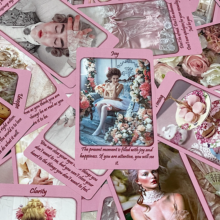 ピンクの可愛いカード✨マリーアントワネット オラクルカード 未入荷 希少 人気