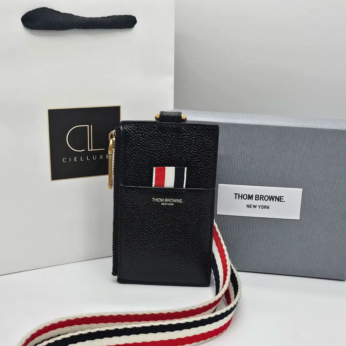 THOM BROWNE/正規品/関税送料込み ロゴ カード財布 正規品 Thom Browne(トム ブラウン) ストラップ ファスナー
