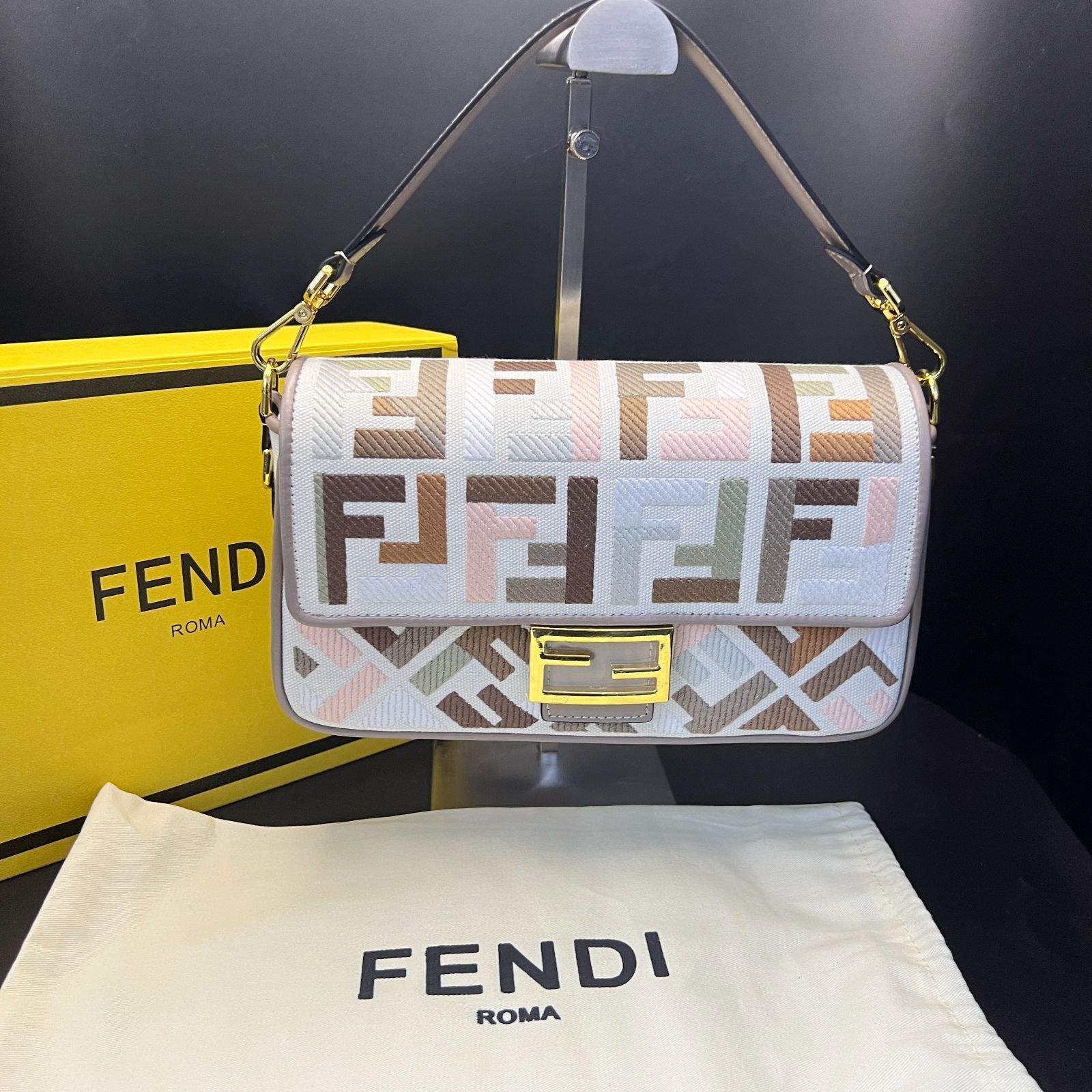 FENDIショルダーバック