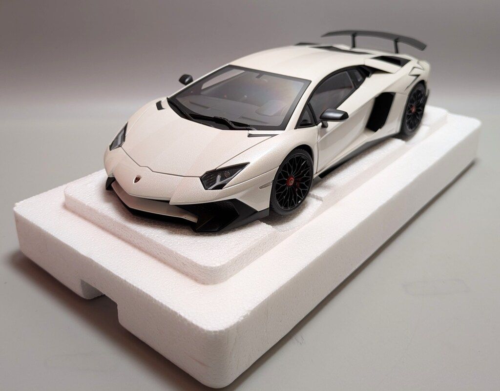 AUTOart 1|18オートアート コンポジットモデル LAMBORGHINI AVENTADOR LP750-4 SV PEARL WHITE 74555