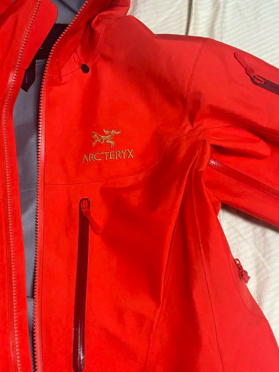 【バーゲンSALE】 ARC TERYX アルファ SV 24K ほぼ 人気アイテムお得に購入!