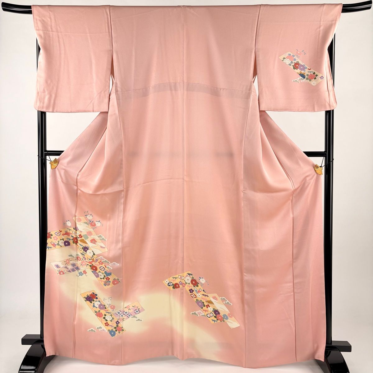 付け下げ 金彩 刺繍 牡丹に菊 錫色 正絹 反物 付け下げ 金彩 刺繍 牡丹に菊 錫色 正絹 反物