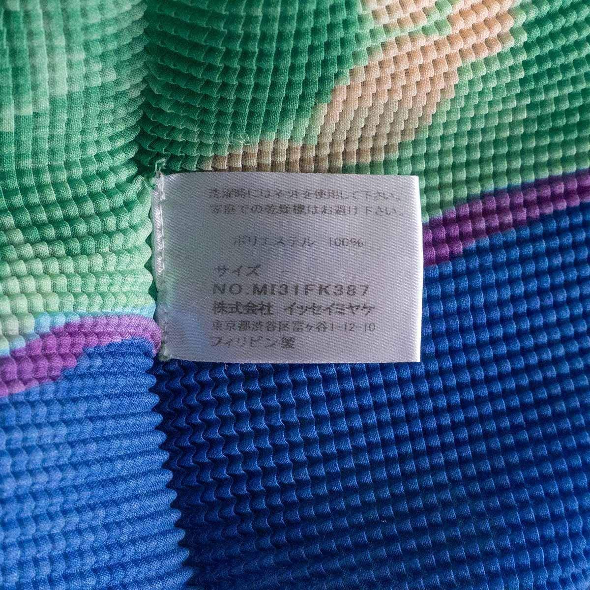 極美品】me ISSEY MIYAKE 【総柄 ノースリ カットソー】 ミー 極美品】me ISSEY MIYAKE 【総柄 ノースリ カットソー】 ミー