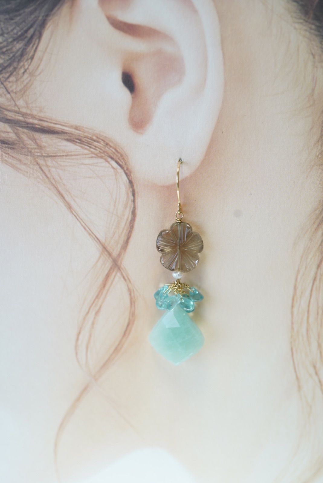 公式 【天然石ピアス】スモーキークォーツ・フラワーカービング