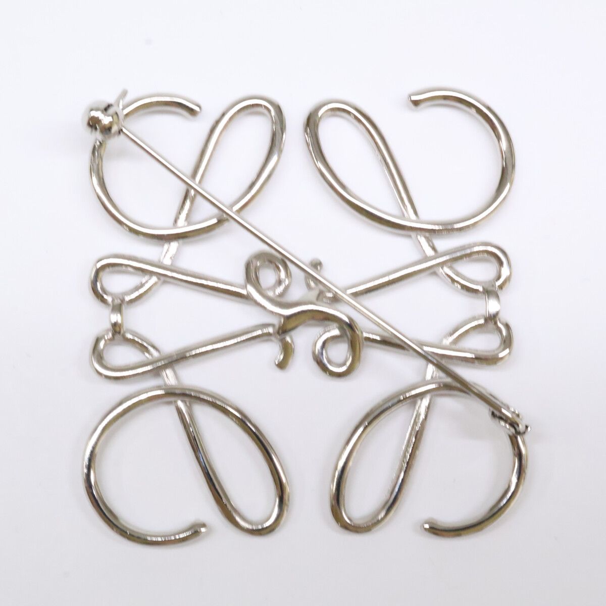 ロエベ ブローチ シルバー アナグラム 美品 ロゴ