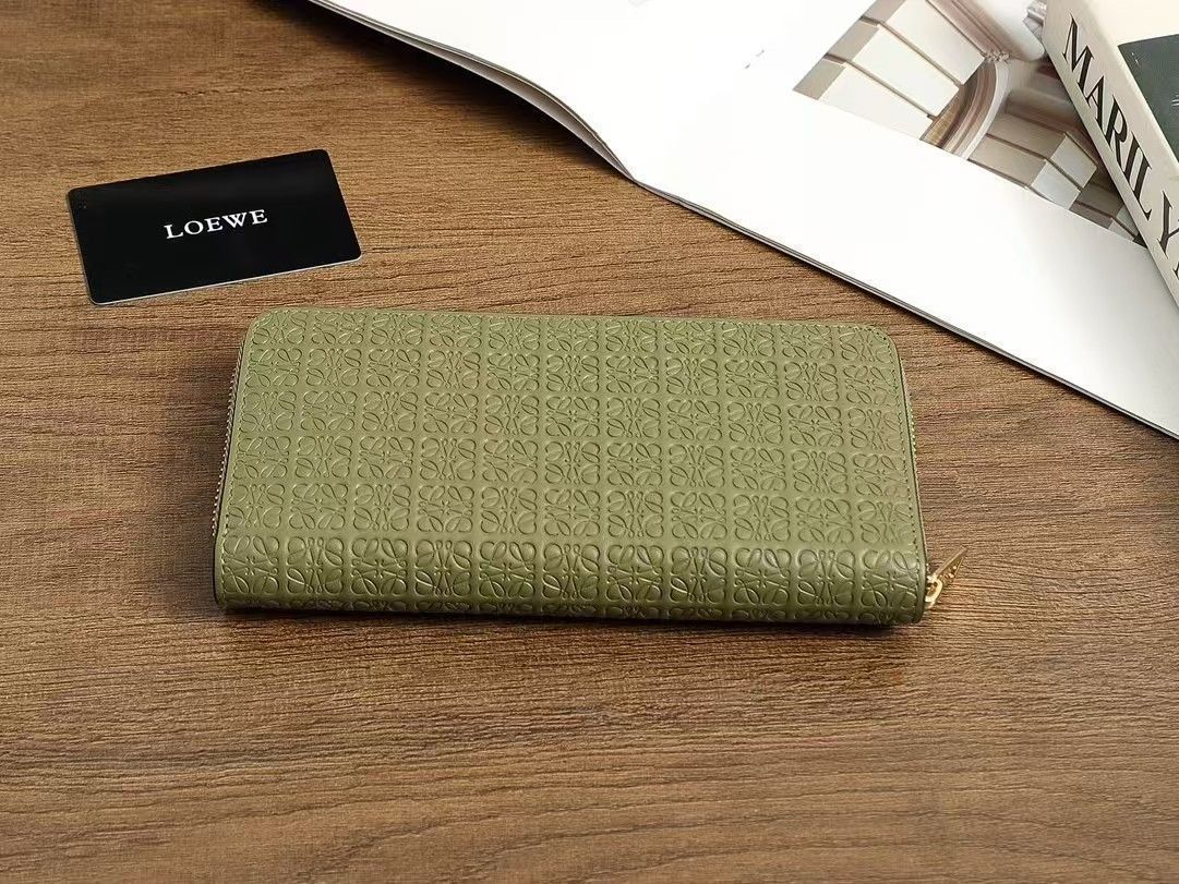 ❤ LOEWE財布