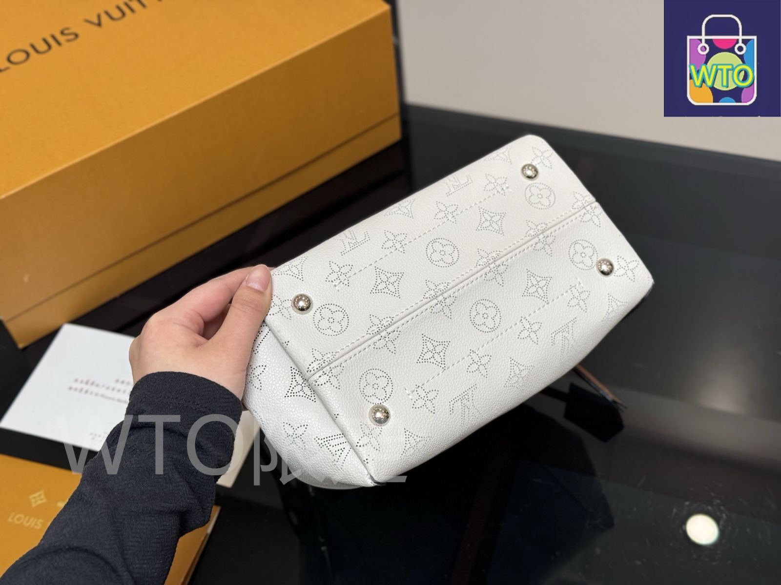 [LOUISQUATORZE]★ムーンムーントレンディ ホボバッグ★送料込 今日特価】Louis Vuitton Moon Goddess Bucket Bag