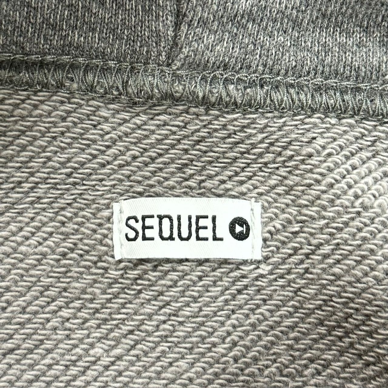 定価36300円 SEQUEL SQ-23AW-HD-03 HOODIE ロゴプリント スウェット  