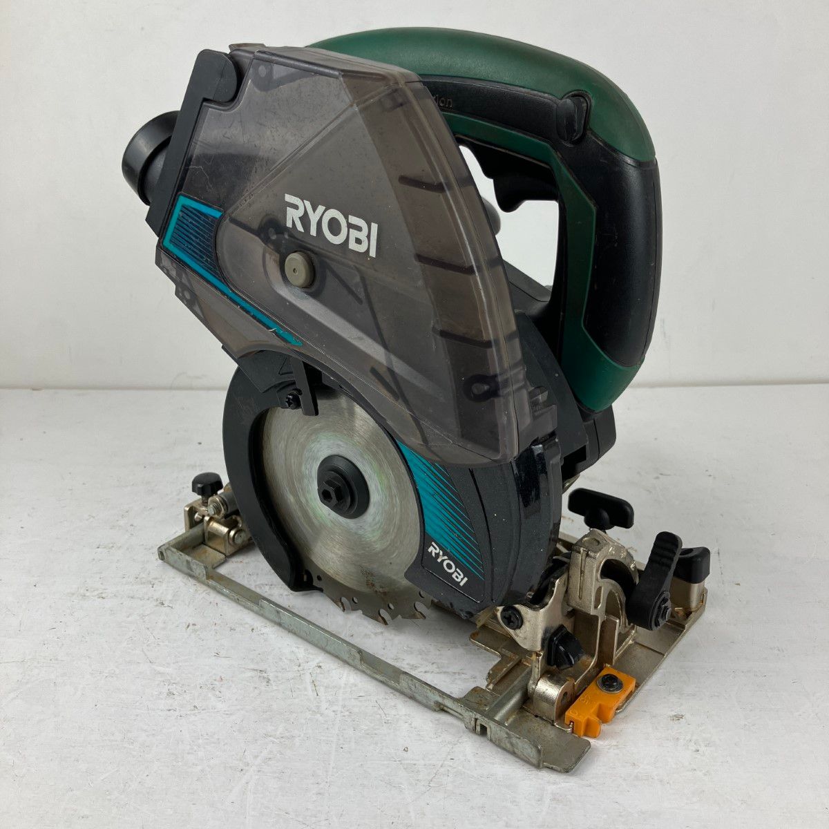 ЗЗRYOBI リョービ 18v 125mm 充電式集じん兼用丸ノコ