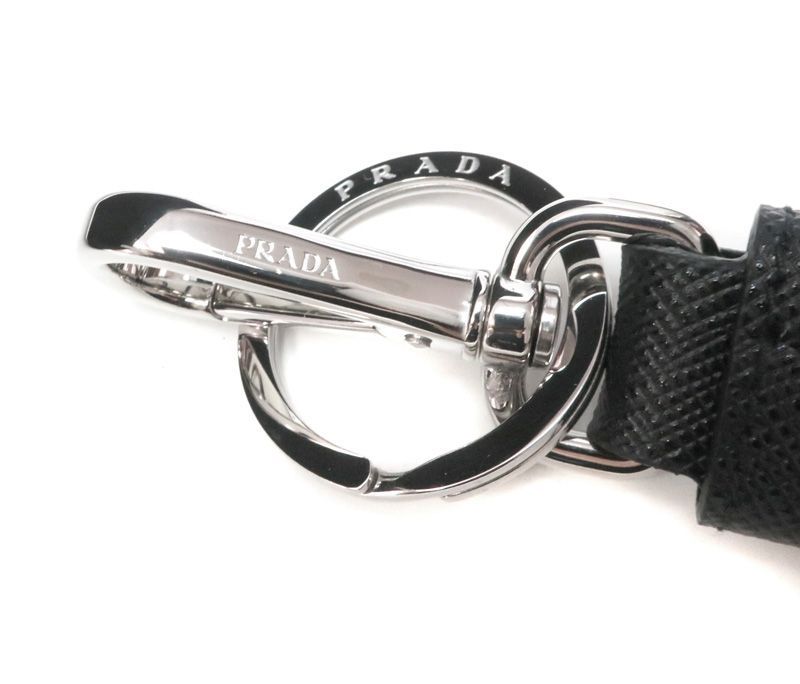 プラダ 2 PP 68 T サフィアーノレザー キーリング キーホルダー トライアングルプレート ブラック PRADA NERO 34325