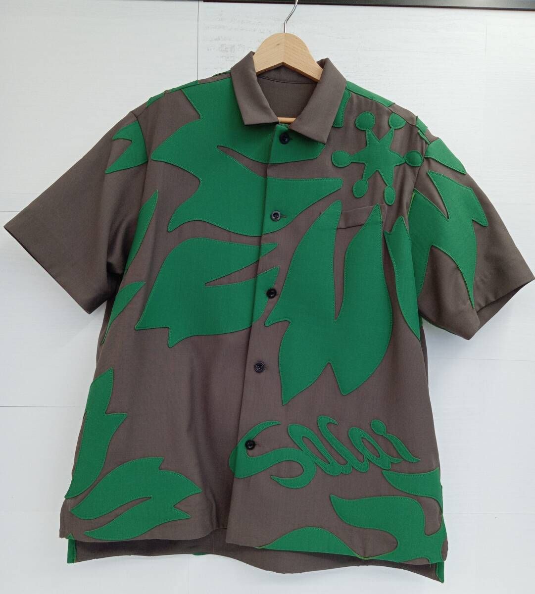 Sacai サカイ Floral Embroidered Patch Shirt 美品／sacai／サカイ／Floral Embroidered Patch Suiting Shirt／半袖