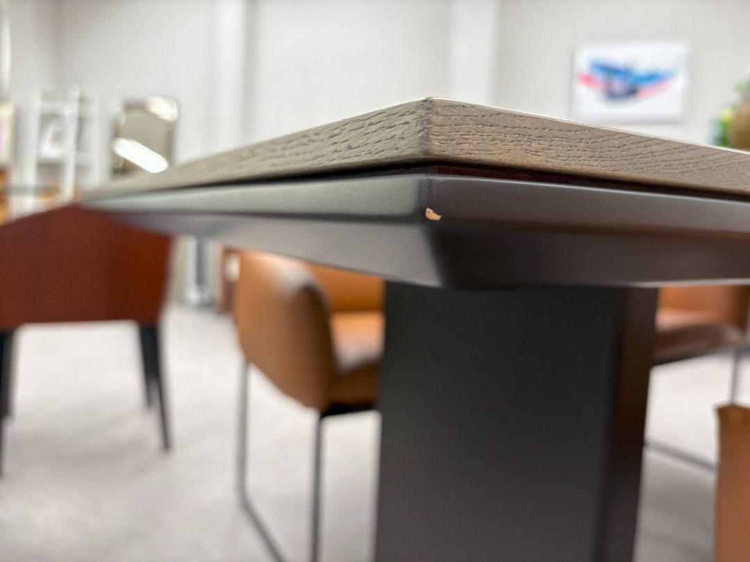 アルフレックス Arflex：AFFOGATO ｸﾞﾚｰｵｰｸ色 ダイニングテーブル 展示品