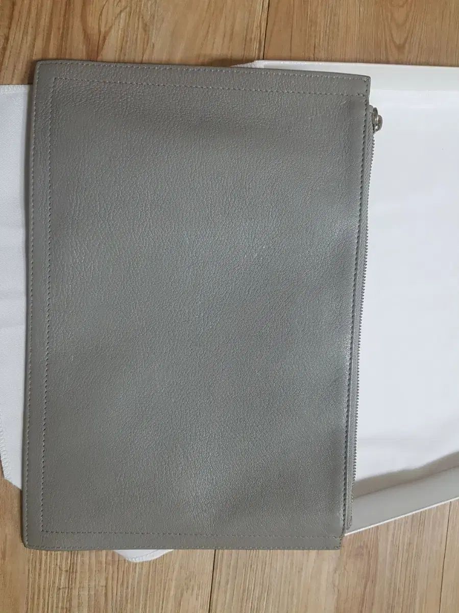 クラッチバッグ