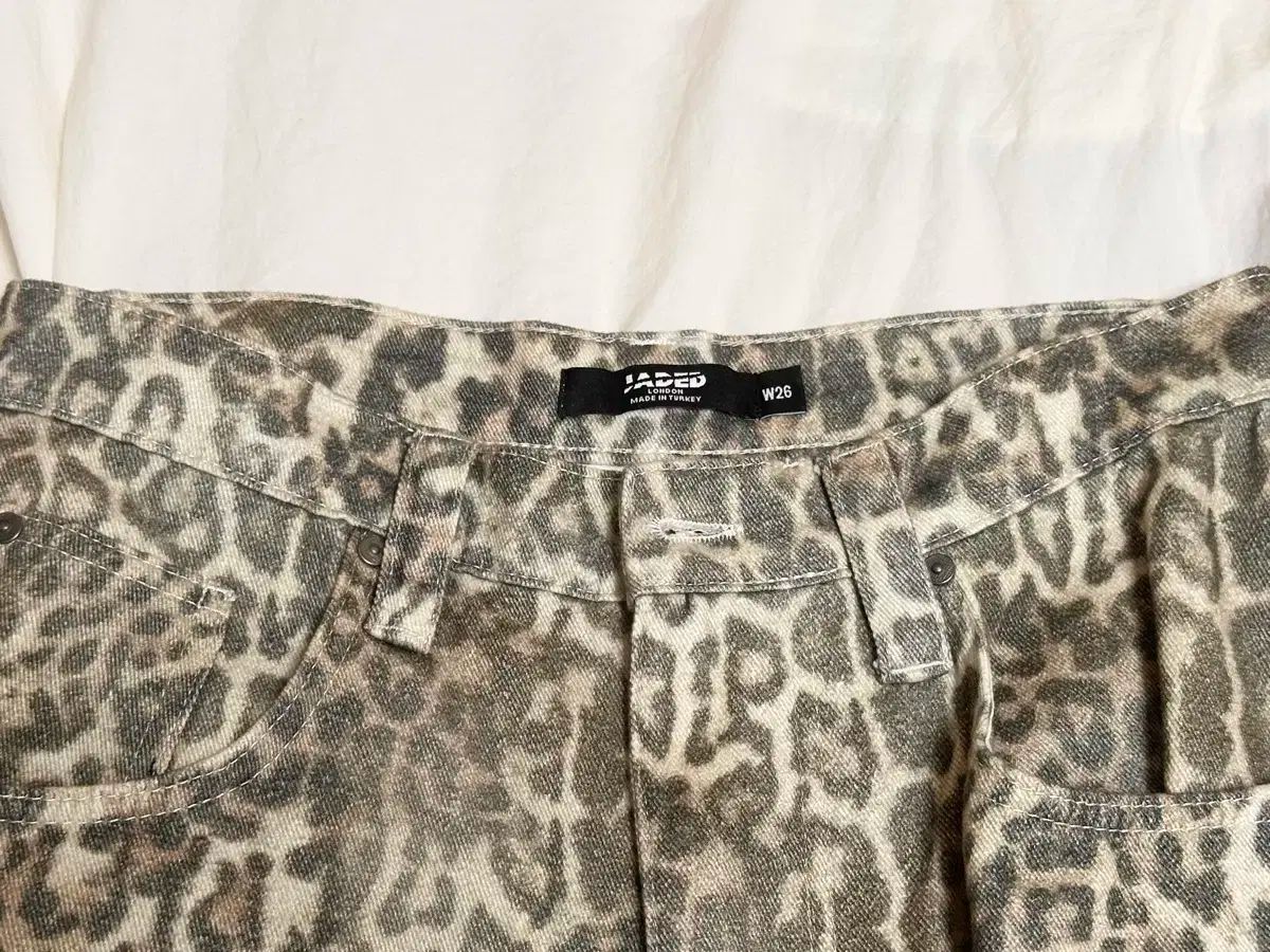 ジェイデッド・ロンドン leopard fade colossus jeans