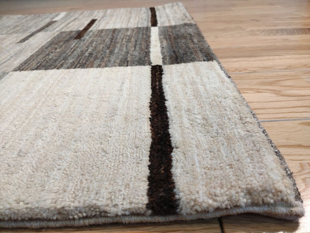 夏は涼しく冬は暖かい 天然無染めラグ