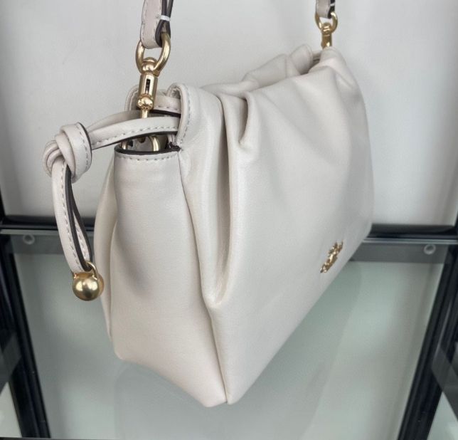 新品 COACH ショルダーバッグ ホワイト Faye CV529 - メルカリ 