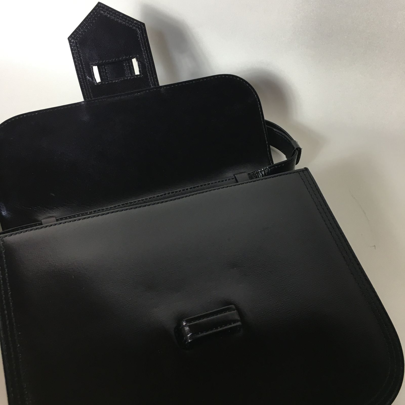 2505-226｜美品｜イヴサンローラン ショルダーバッグ レザー ブラック 2505-226｜美品｜イヴサンローラン ショルダーバッグ レザー
