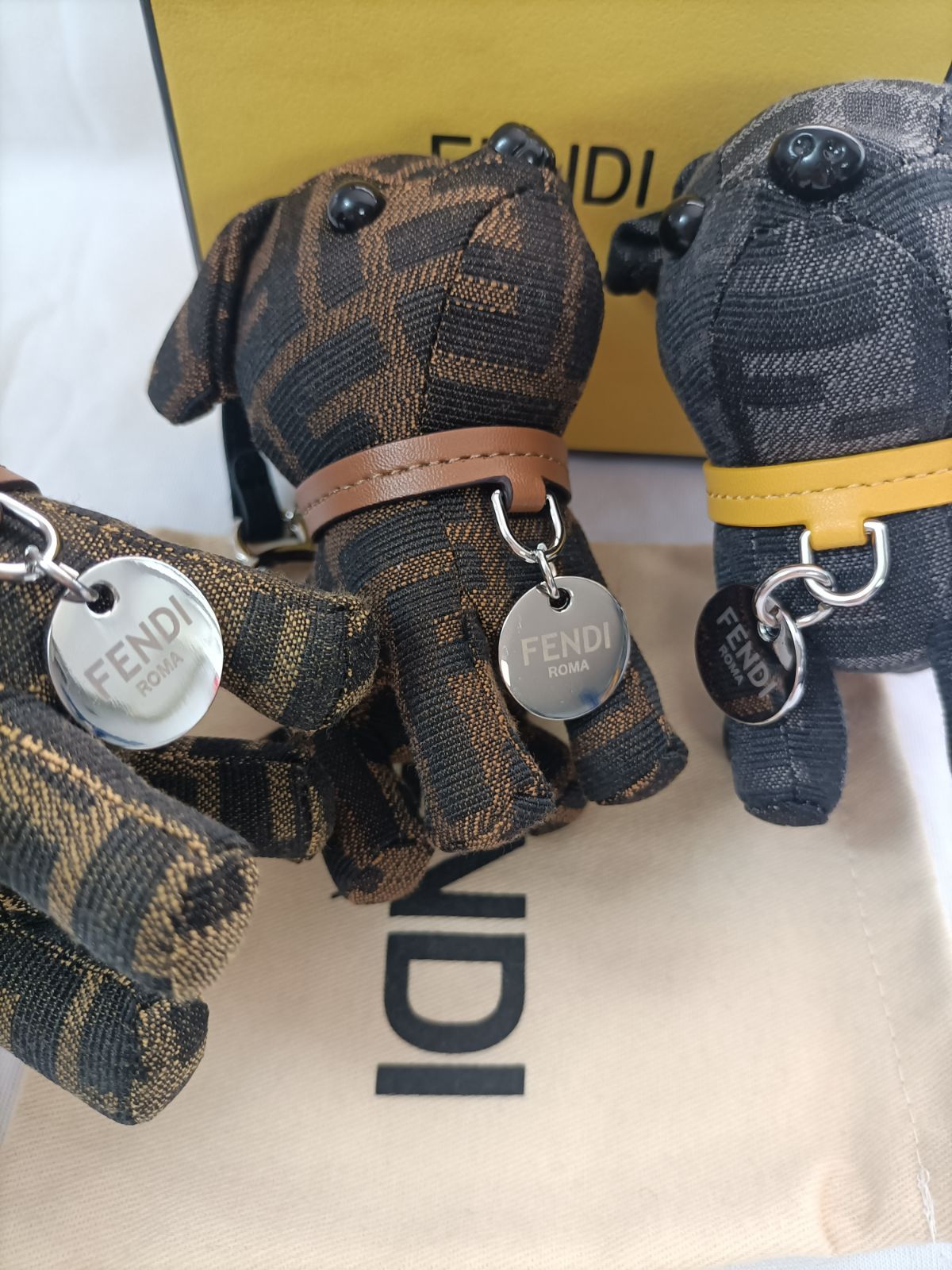 お薦め★フェンディ キーホルダー メンズ バッグチャーム 犬 ITO チャーム ファブリック ブラック | Fendi