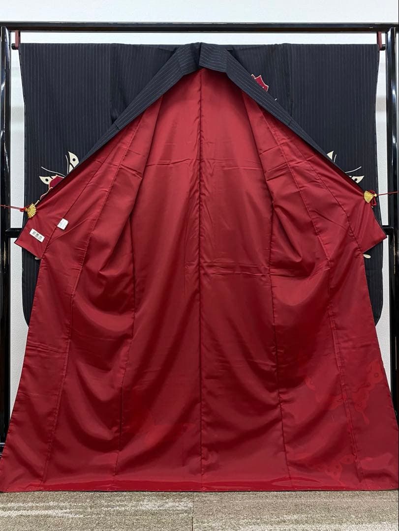 ポリエステル ブランド振袖 和風館 縦銀通し 薔薇 蝶 身丈169cm 躾糸