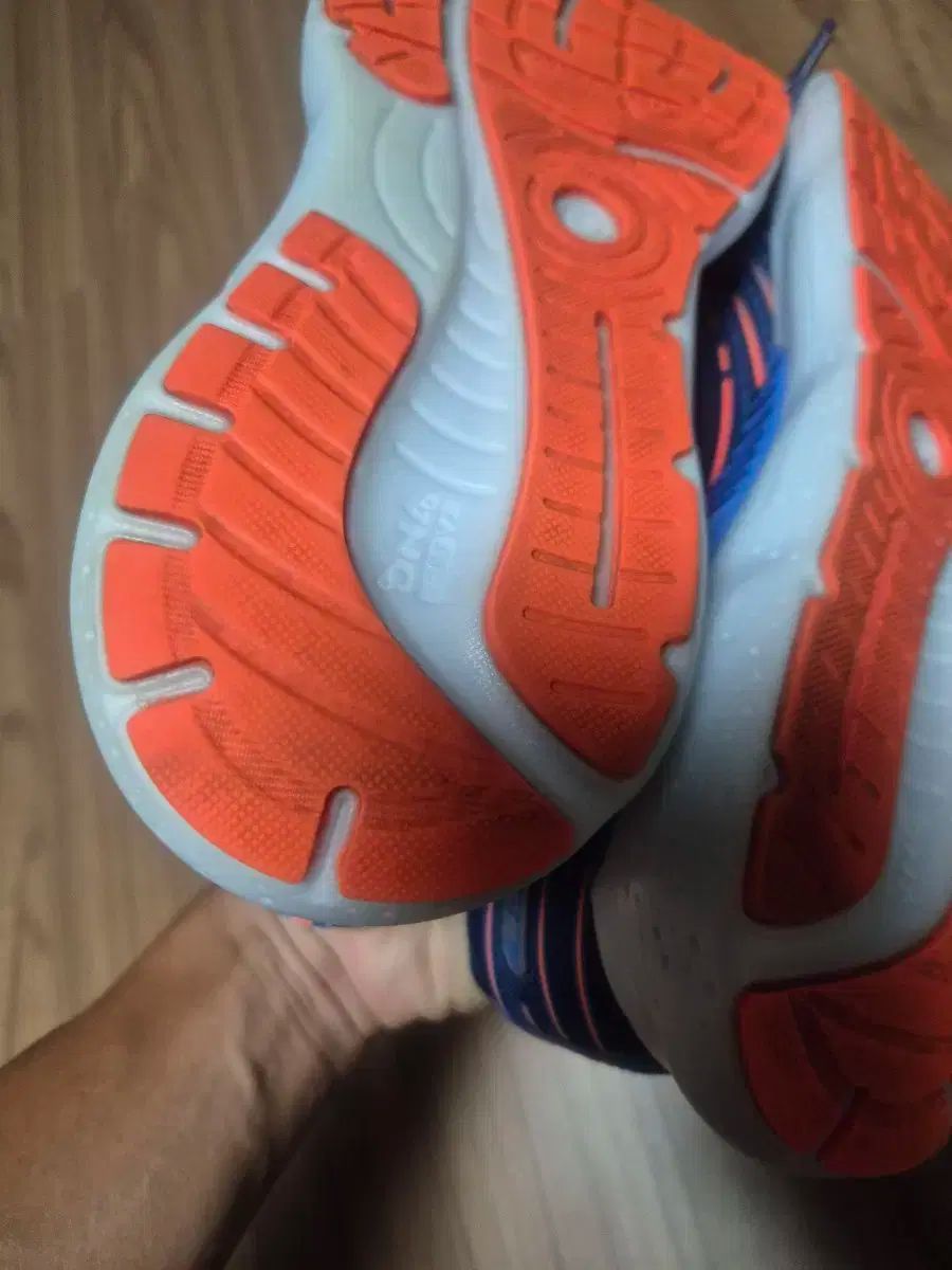 ランニングシューズ 275