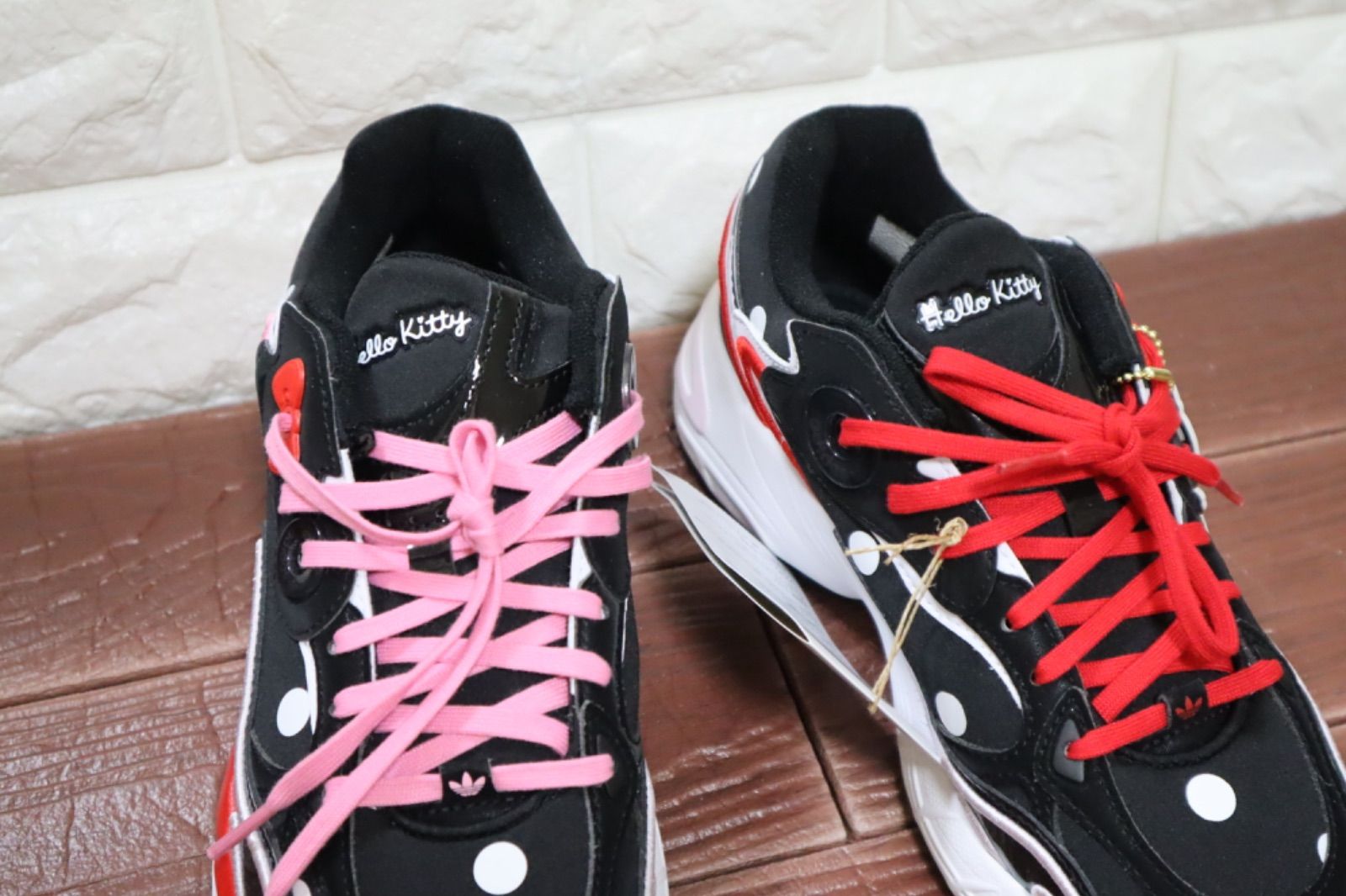 新品 定価13200円 adidas アディダス ASTIR W HELLO KITTY