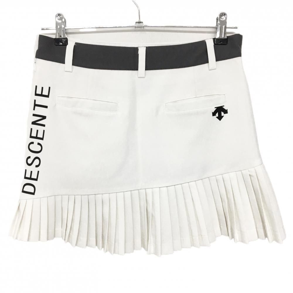 DESCENTE デサントゴルフ　プリーツスカート M ホワイト　白 デサントゴルフ DESCENTE ゴルフ バックプリーツスカート