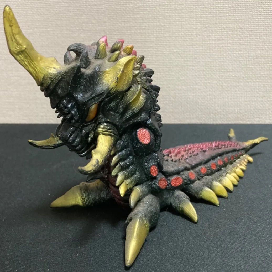 バトラ幼虫 1992年 ソフビフィギュア / ゴジラVSモスラ - メルカリ