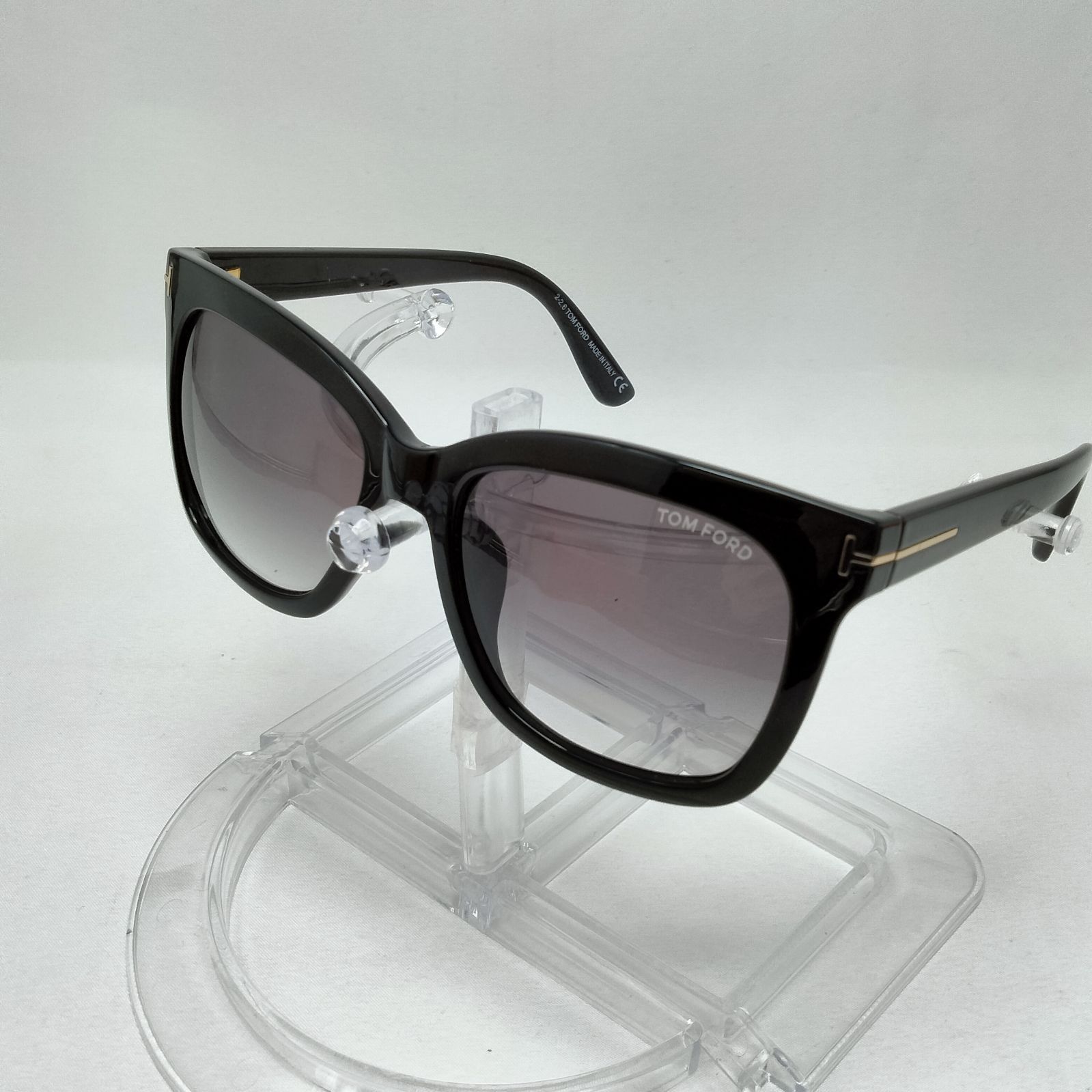 ✨️TOMFORD✨️トムフォード カラーサングラス 黒縁 TF9348 - メルカリ