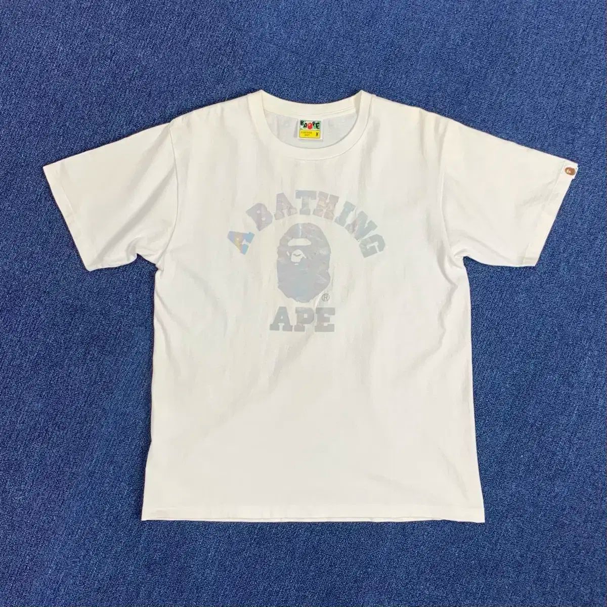 M A BATHING APE アベイシングエイプ ホログラフィック カレッジ 半袖 Tシャツ