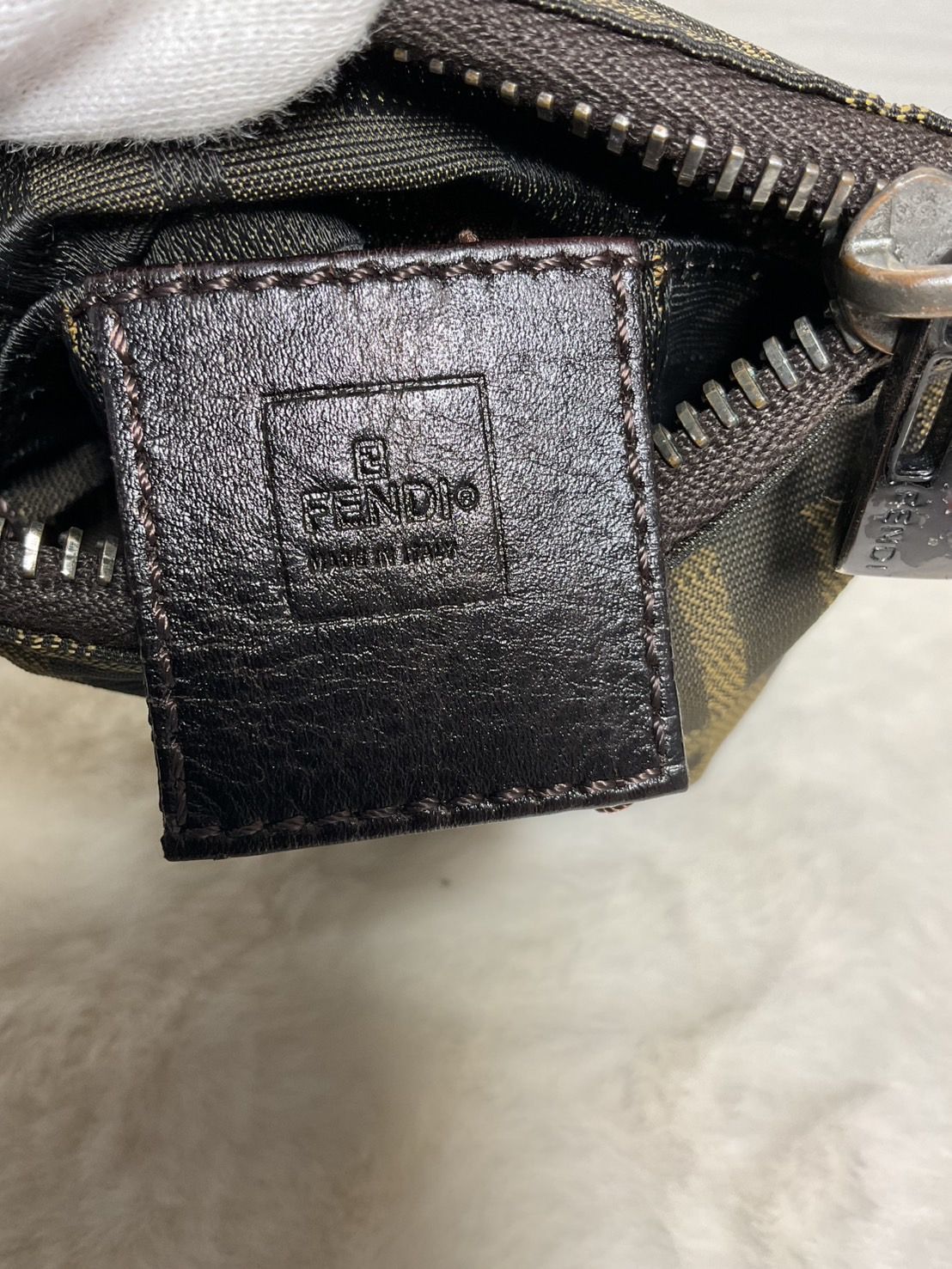 中古美品正規品 FENDI フェンディ ポーチ クラッチバッグ ズッカ柄
