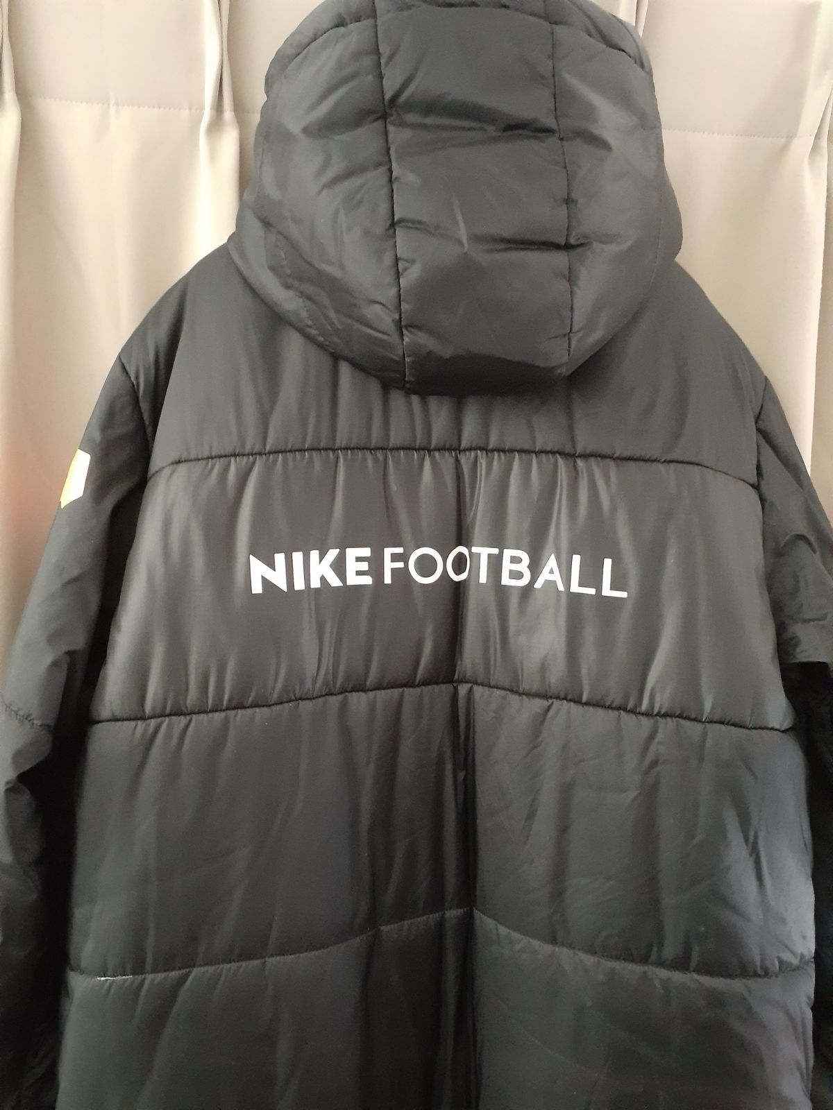 ナイキNFTB(NIKE FOOTBALL)中綿ベンチコート黒L　フードパーカー ナイキ NIKEフットボール ベンチコート｜Yahoo!フリマ（旧PayPayフリマ）