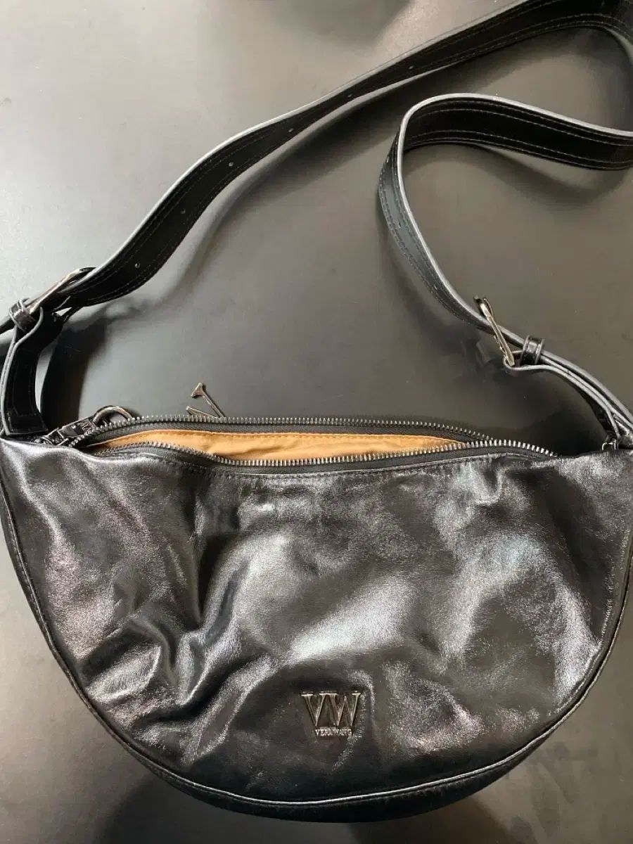 Vera Wang ヴェラウォン クロワッサン クロスバッグ バッグ