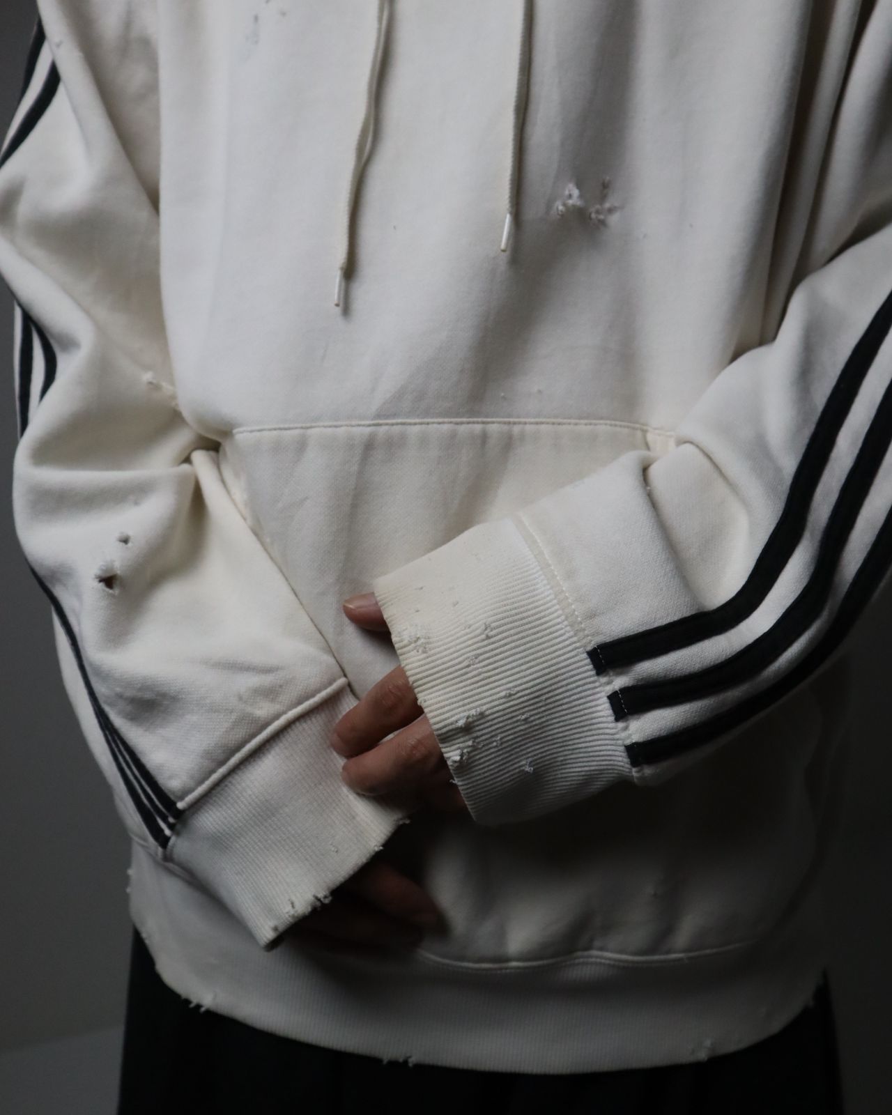 adidas "襤褸 boro" ragged triple line design hoodie white アディダス ダメージ ボロ トリプルライン デザイン 刺繡ロゴ フーディ フーデッド パーカ 白 L