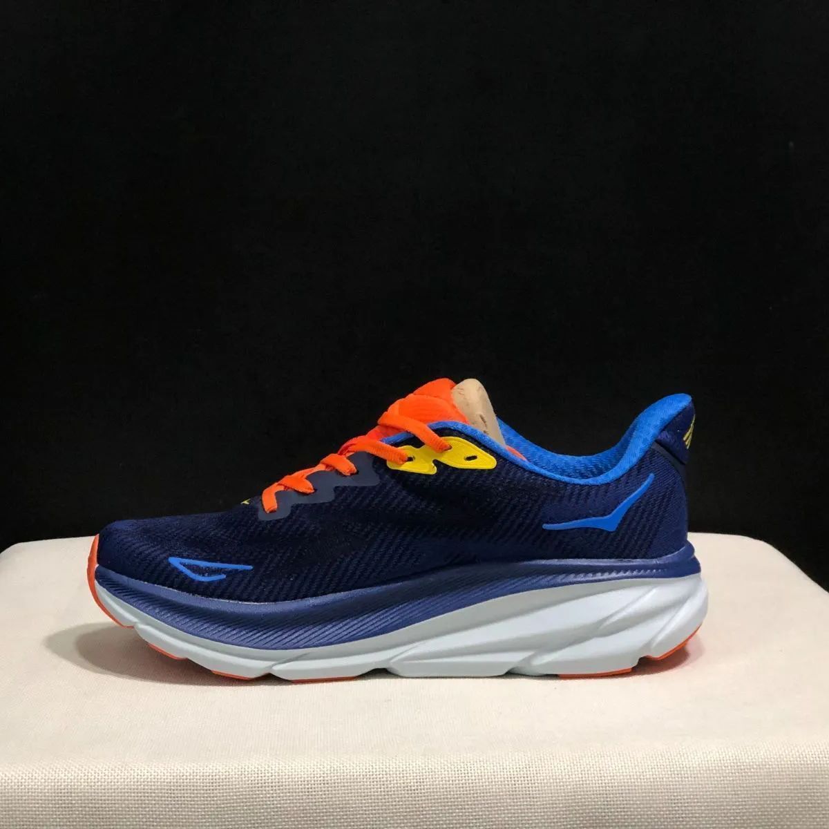 新品未使用 HOKA ONE ONE Clifton 9 ランニングシューズ 