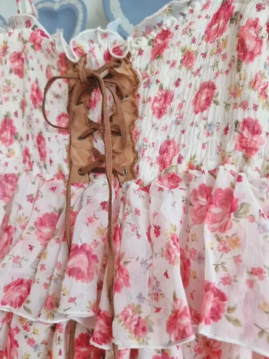 Liz Lisa ヴィンテージ フローラル シャーリング ティアード ワンピース