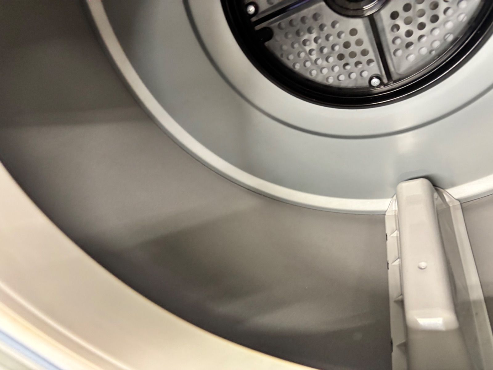 除湿形電気衣類乾燥機